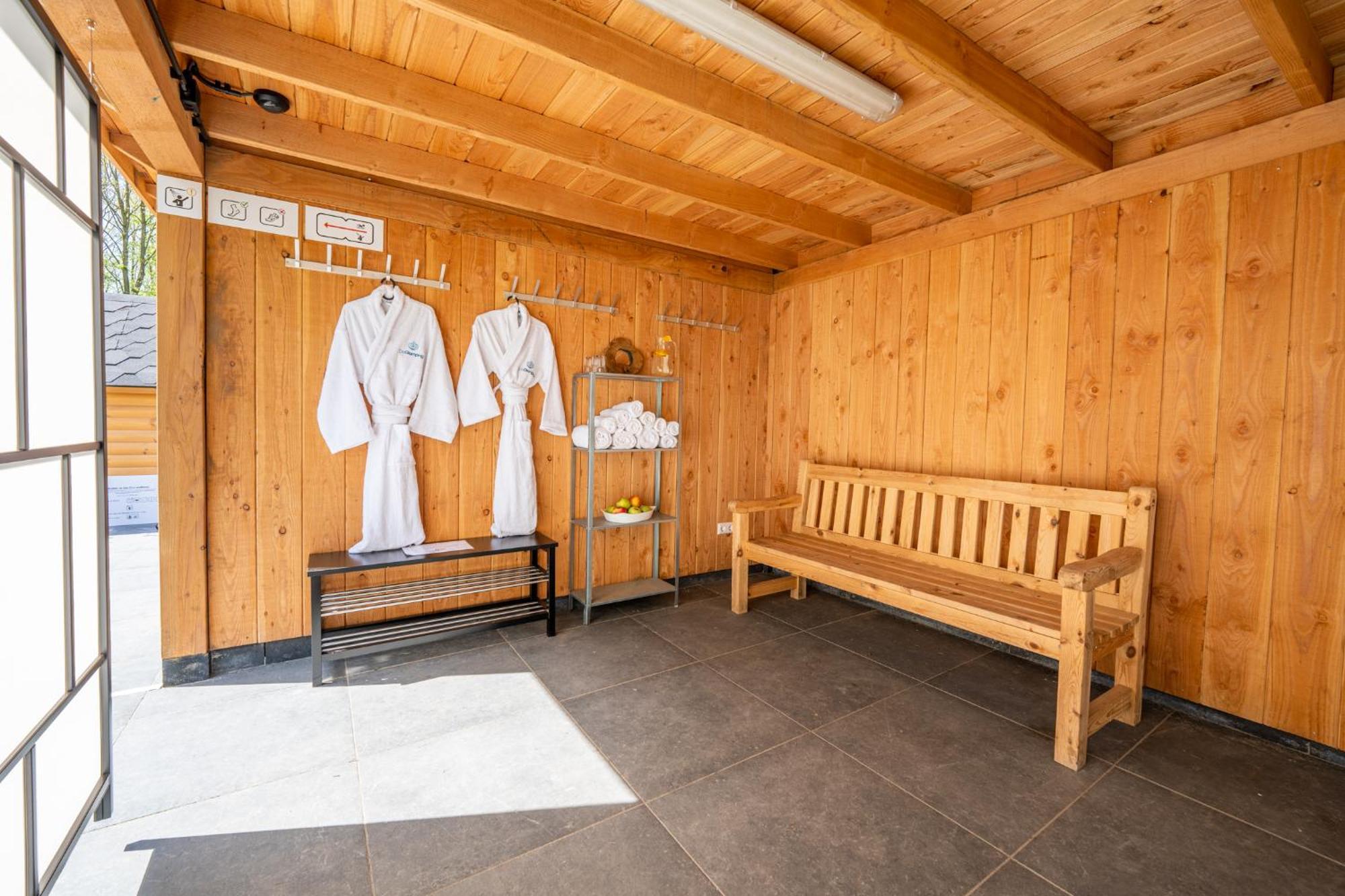 Gezellige Tiny House met zwembad Villa Zeewolde Buitenkant foto